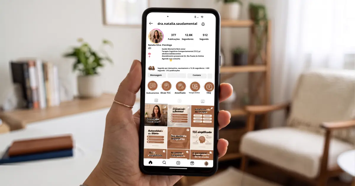Perfil de Instagram de um negócio local aberto na tela de um celular