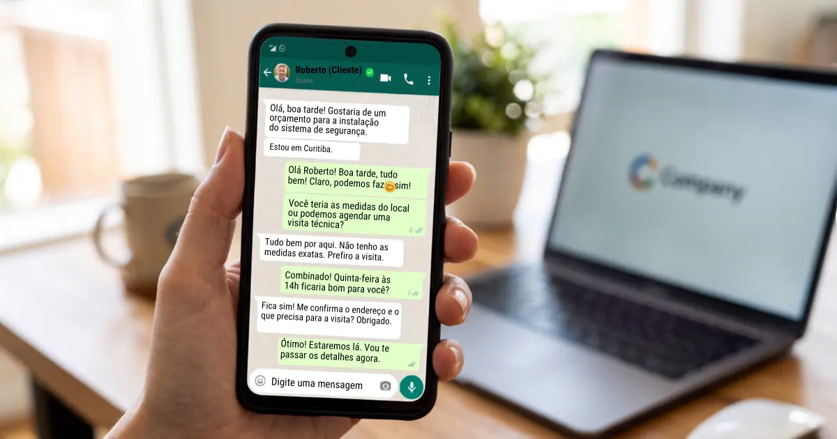 Tela de celular mostrando conversa no WhatsApp Business com um cliente